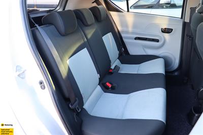 2012 Toyota Aqua - Thumbnail