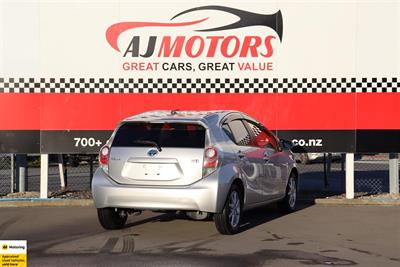 2012 Toyota Aqua - Thumbnail