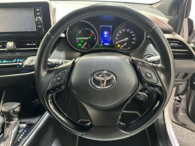2017 Toyota C-HR - Thumbnail