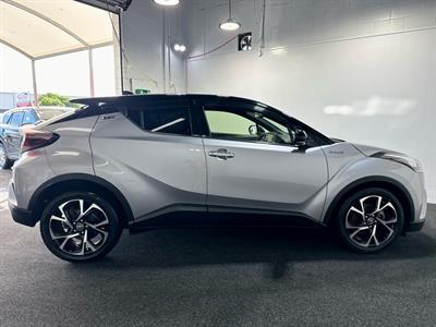 2017 Toyota C-HR - Thumbnail