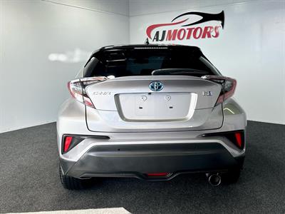 2017 Toyota C-HR - Thumbnail