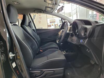 2017 Toyota Vitz - Thumbnail