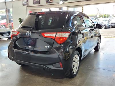 2017 Toyota Vitz - Thumbnail
