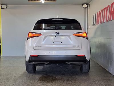 2014 Lexus NX 300h - Thumbnail