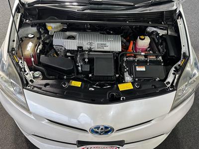 2013 Toyota Prius - Thumbnail
