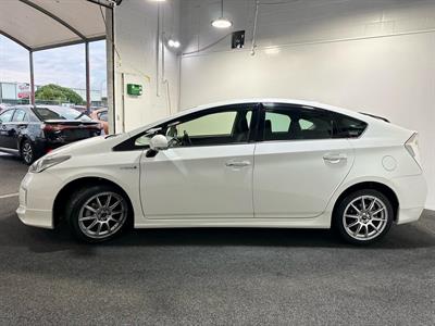 2013 Toyota Prius - Thumbnail