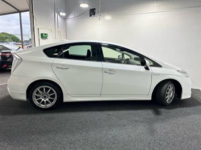 2013 Toyota Prius - Thumbnail