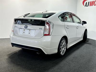 2013 Toyota Prius - Thumbnail