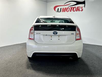 2013 Toyota Prius - Thumbnail