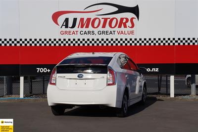 2012 Toyota Prius - Thumbnail