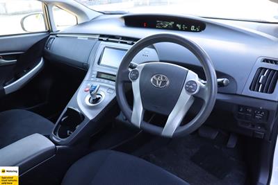 2012 Toyota Prius - Thumbnail