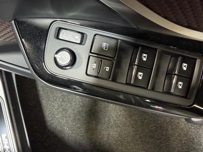 2018 Toyota C-HR - Thumbnail