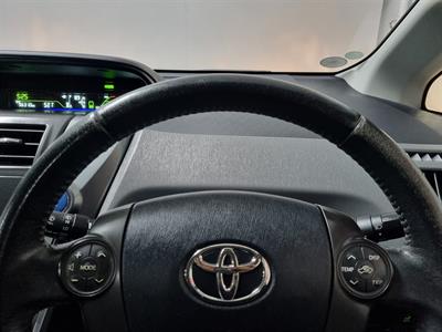 2014 Toyota Prius - Thumbnail