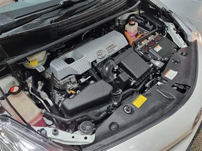2014 Toyota Prius - Thumbnail