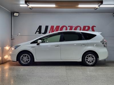 2014 Toyota Prius - Thumbnail