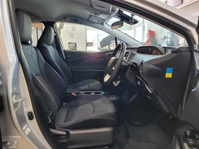 2018 Toyota Prius - Thumbnail