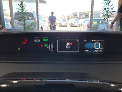 2018 Toyota Prius - Thumbnail