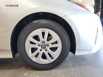 2018 Toyota Prius - Thumbnail