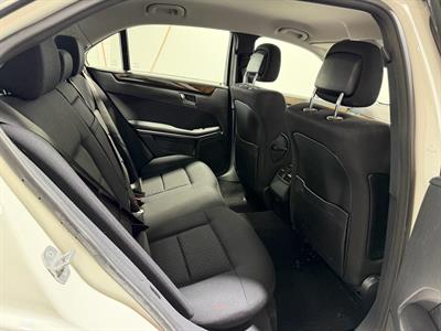 2009 Mercedes-Benz E 250 - Thumbnail