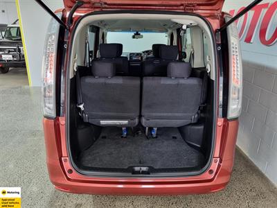 2014 Nissan Serena - Thumbnail