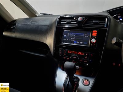 2014 Nissan Serena - Thumbnail