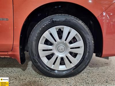 2014 Nissan Serena - Thumbnail
