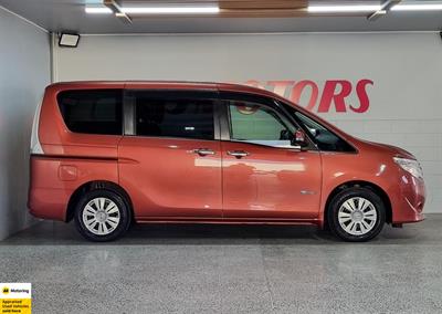 2014 Nissan Serena - Thumbnail