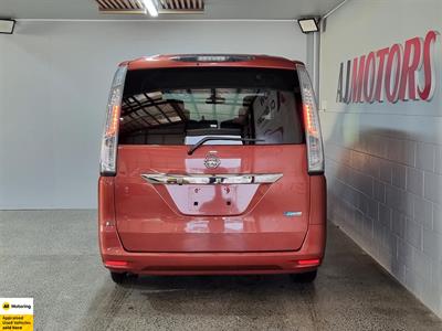2014 Nissan Serena - Thumbnail