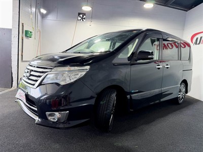 2015 Nissan Serena - Thumbnail
