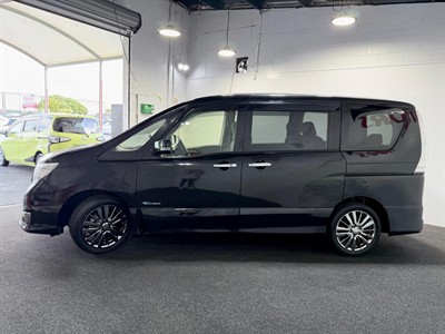 2015 Nissan Serena - Thumbnail
