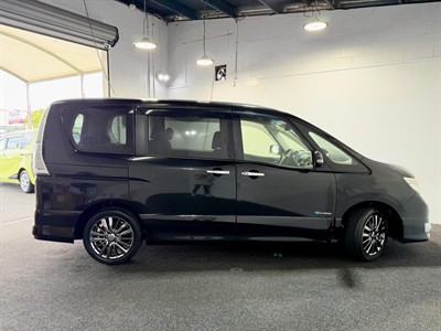 2015 Nissan Serena - Thumbnail