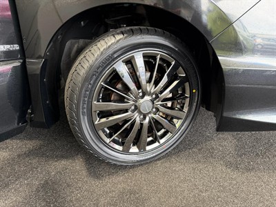 2015 Nissan Serena - Thumbnail