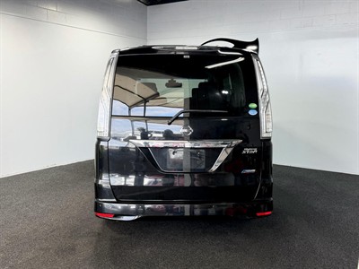 2015 Nissan Serena - Thumbnail