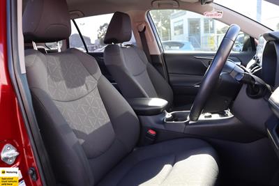 2019 Toyota RAV4 - Thumbnail