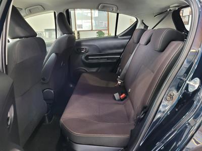 2017 Toyota Aqua - Thumbnail