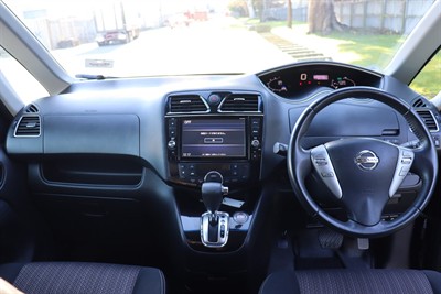 2016 Nissan Serena - Thumbnail