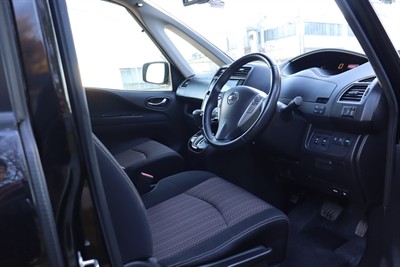 2016 Nissan Serena - Thumbnail