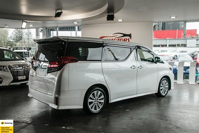 2015 Toyota Alphard - Thumbnail