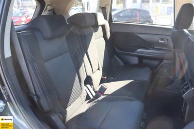 2021 Mitsubishi Outlander - Thumbnail