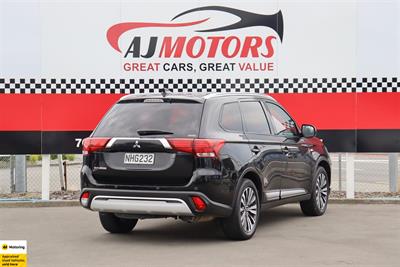 2021 Mitsubishi Outlander - Thumbnail