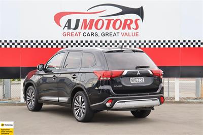 2021 Mitsubishi Outlander - Thumbnail