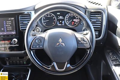 2021 Mitsubishi Outlander - Thumbnail