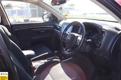 2021 Mitsubishi Outlander - Thumbnail