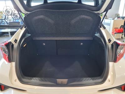 2019 Toyota C-HR - Thumbnail