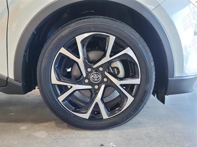 2019 Toyota C-HR - Thumbnail
