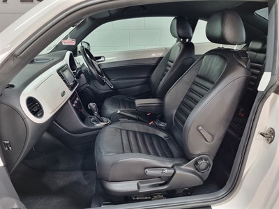 2013 Volkswagen Beetle - Thumbnail