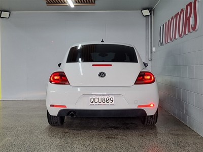 2013 Volkswagen Beetle - Thumbnail