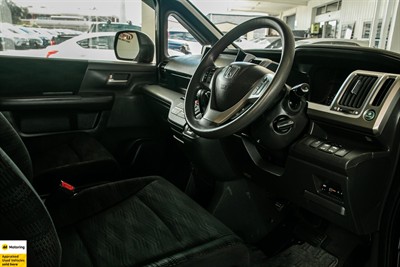 2014 Honda Step Wagon - Thumbnail