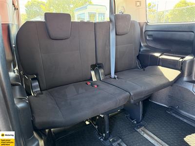 2015 Toyota Esquire - Thumbnail