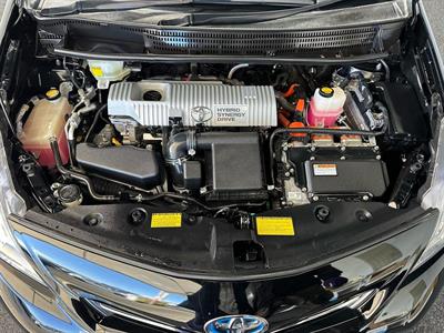 2013 Toyota Prius - Thumbnail